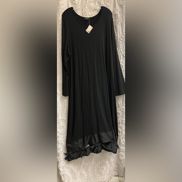 NWT. LUUKAA long black dress with taffeta around the bottom size 7 - Picture 4 of 5